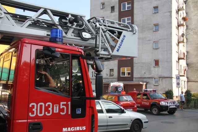 Poruszenie na skrzyżowaniu ulic Karłowicza i Chopina w Kielcach po alarmie o niedoszłym samobójcy.