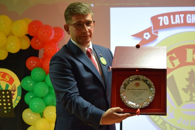 Wiele pamiątkowych nagród w trakcie sobotniej imprezy odebrał prezes Jodły Jedlnia-Letnisko, Zbigniew Sobieraj.