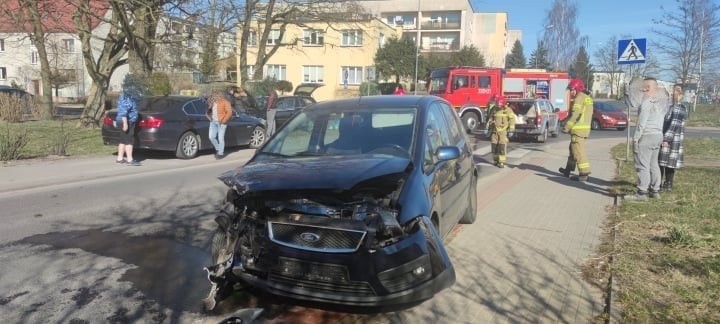 Zderzenie dwóch aut na osiedlu Wenedów w Koszalinie.