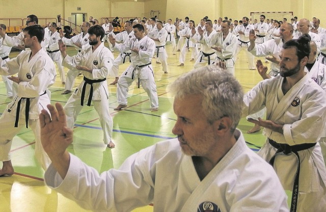                         W VI Centralnym Kongresie Karate w Pińczowie wzięło udział ponad 120 instruktorów tego sportu. Odbyli dwie sesje treningowe.
