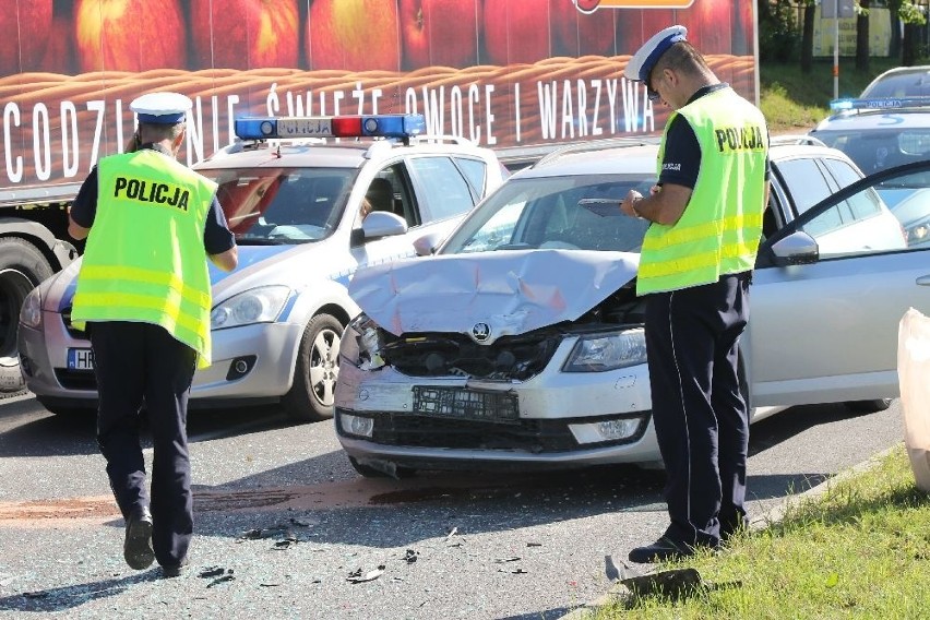 Wypadek na Krakowskiej w Kielcach. Dwie osoby ranne i duże korki