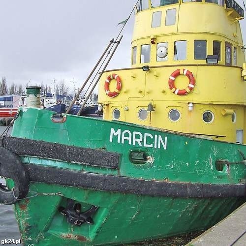 Nurkowie, którzy poszukiwali ciał zaginionych do tej pory wypływali w morze holownikiem "Marcin"