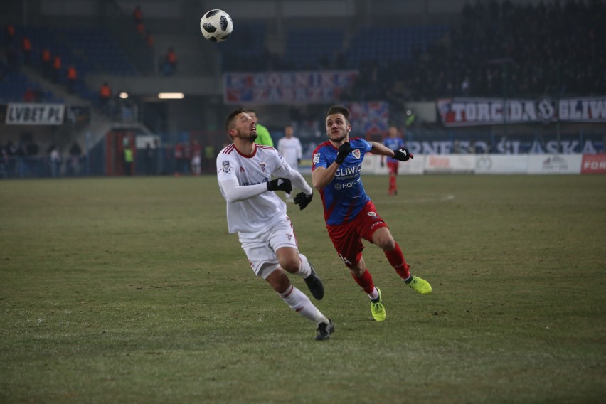 Derby Śląska przerwane, potem zakończone. Kibice Górnika...