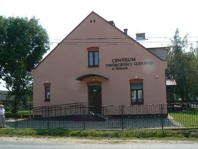 Odremontowany budynek Centrum Twórczości Ludowej w Osinach