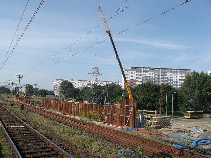 Wrocław: Przyczółki nowego wiaduktu nad Popowicką już stoją (ZOBACZ ZDJĘCIA)