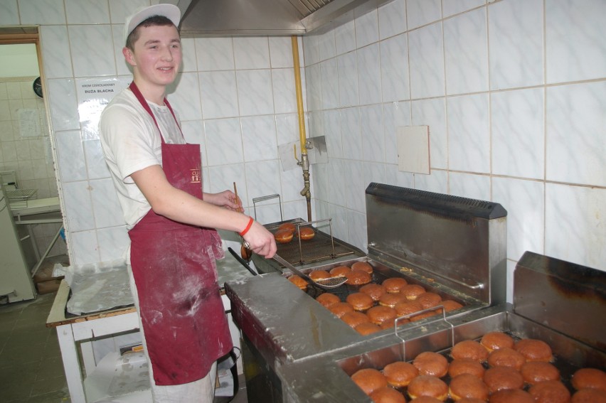 Gorlice. Dziś królują pączki. Zjemy ich 400000!