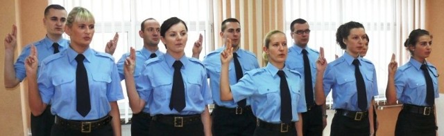 Sześć kobiet i czterech mężczyzn zostało przyjętych do Komendy Miejskiej Policji w Białymstoku.
