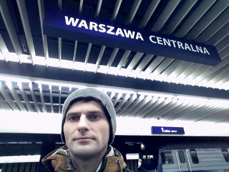 Rafał Wąsowicz na stacji w Warszawie