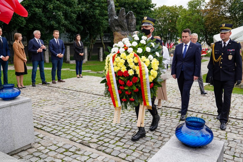 Uroczystość przy Pomniku Obrońców Białegostoku na Wysokim...