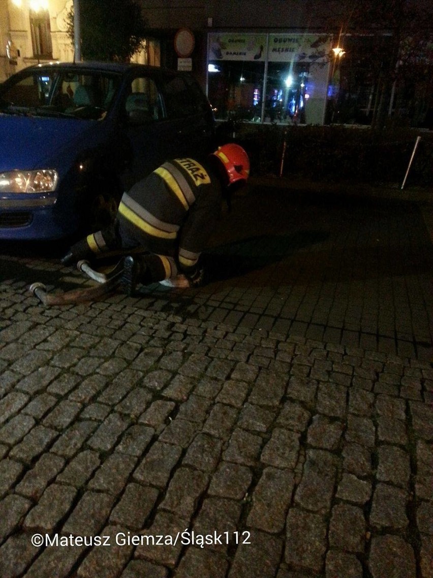 Groźny pożar w centrum Będzina. Mieszkańcy ewakuowani ZDJĘCIA