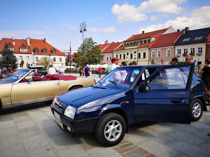 Stare jest piękne, czyli XX Międzynarodowy Rajd Pojazdów Zabytkowych Bielany 2021, z przystankiem w Myślenicach [ZDJĘCIA]