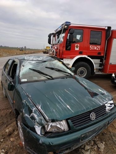 Po tym jak auto wypało z drogi, jego 81-letni kierowca trafił do szpitala