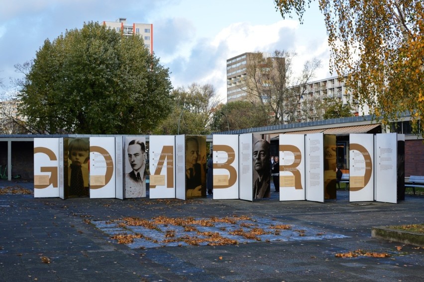 Plenerowa wystawa „Gombrowicz” przygotowana przez Muzeum Witolda Gombrowicza we Wsoli otwarta została w Berlinie