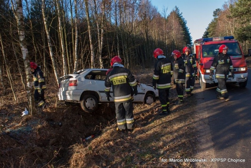 Citroen wylądował w rowie w Nowej Cerkwi w gminie Chojnice