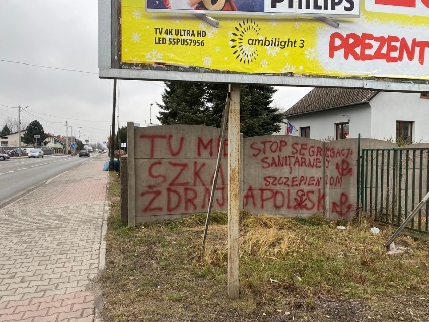 Kęty. "Tu mieszka zdrajca Polski". Atak wymierzony w posłankę Dorotę Niedzielę [ZDJĘCIA]