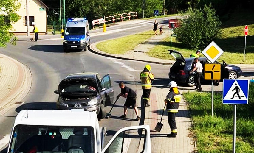 Dwa auta zderzyły się tuż za rogatkami Nowego Sącza. Ranny mężczyzna w szpitalu