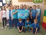 Uczniowie Szkoły Podstawowej w Dwikozach solidaryzują się z chorymi na autyzm. Piękna inicjatywa - zobacz zdjęcia  