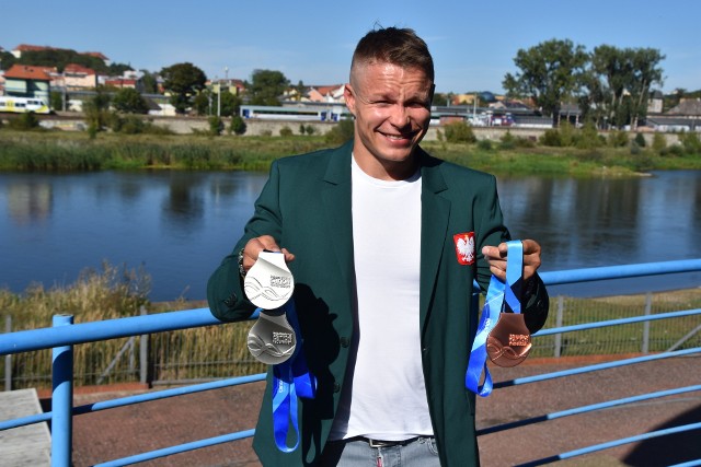Z tegorocznych mistrzostw świata w Duisburgu Wiktor Głazunow wrócił z trzema medalami i olimpijską kwalifikacją w C-1 na 1000 metrów. To za mało, by dostać szansę na indywidualne przygotowania do igrzysk?