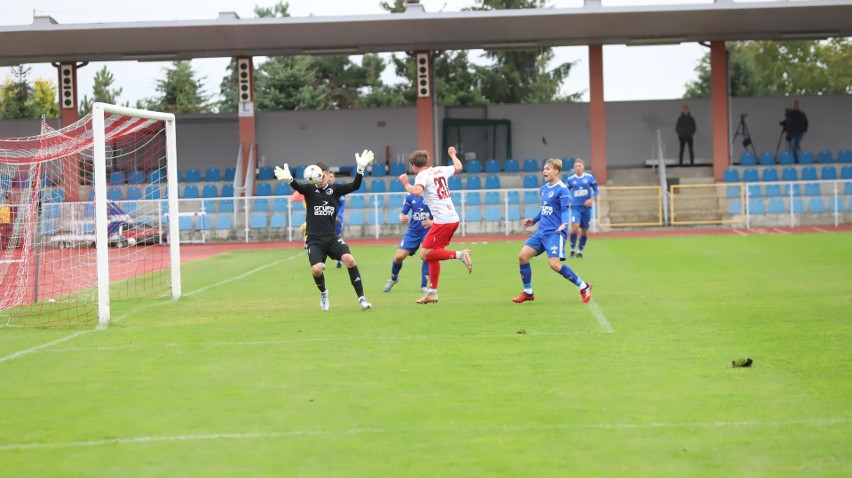 III liga piłki nożnej. Emocjonujący mecz i porażka Wisły Sandomierz z Unią Tarnów 3:4. Zobaczcie zdjęcia