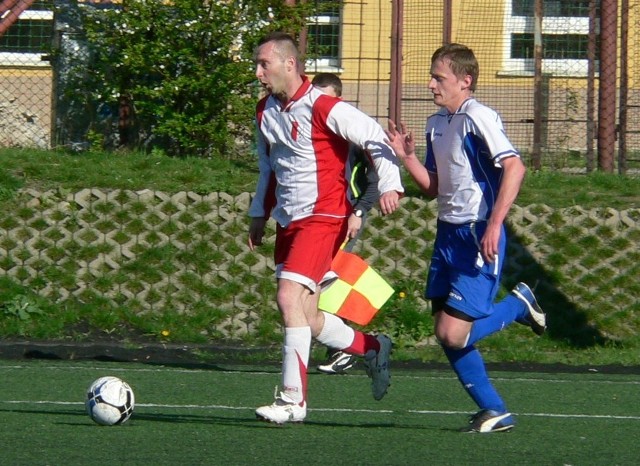 Zorza Kowala, z piłką napastnik tej drużyny Marcin Dobosz w Pucharze Polski zagrają z Akcją Jastrzębia