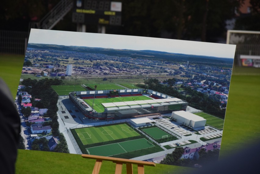 Minister sportu Witold Bańka  obiecał pieniądze na stadion...