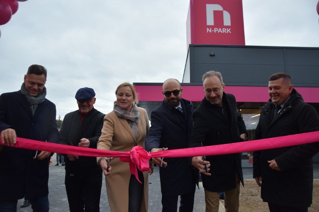 N-Park mieści się przy ul. Chemicznej. To kilkadziesiąt metrów za byłą pierwszą bramą do wielkiego kiedyś Stilonu.