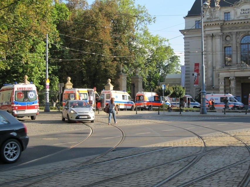 Wrocław: Zawalony budynek i kilka osób rannych [ZDJĘCIA]