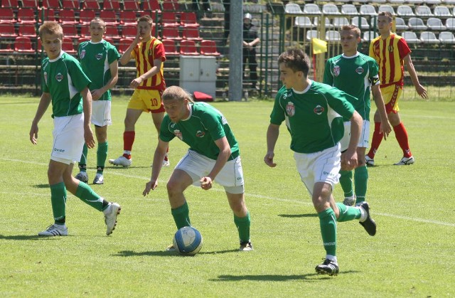 Piłkarze Radomiaka, z piłką Mateusz Bugajski przegrali w Kielcach, ale pokazali dobry futbol.