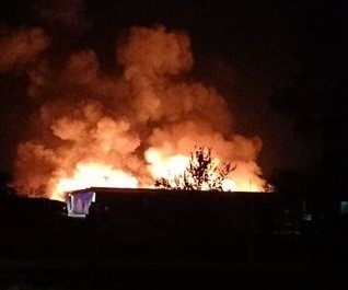 Olbrzymi pożar w Krasocinie. Spłonęły hale magazynowe Zefiru (ZDJĘCIA)