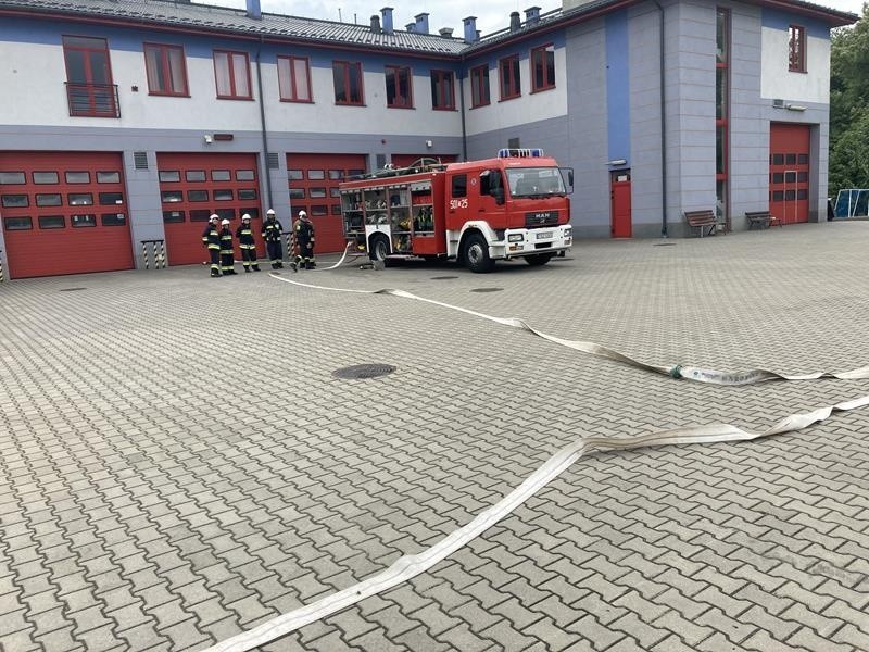 Nowi strażacy zasilą jednostki z powiatu staszowskiego. Zakończyło się szkolenie (ZDJĘCIA)