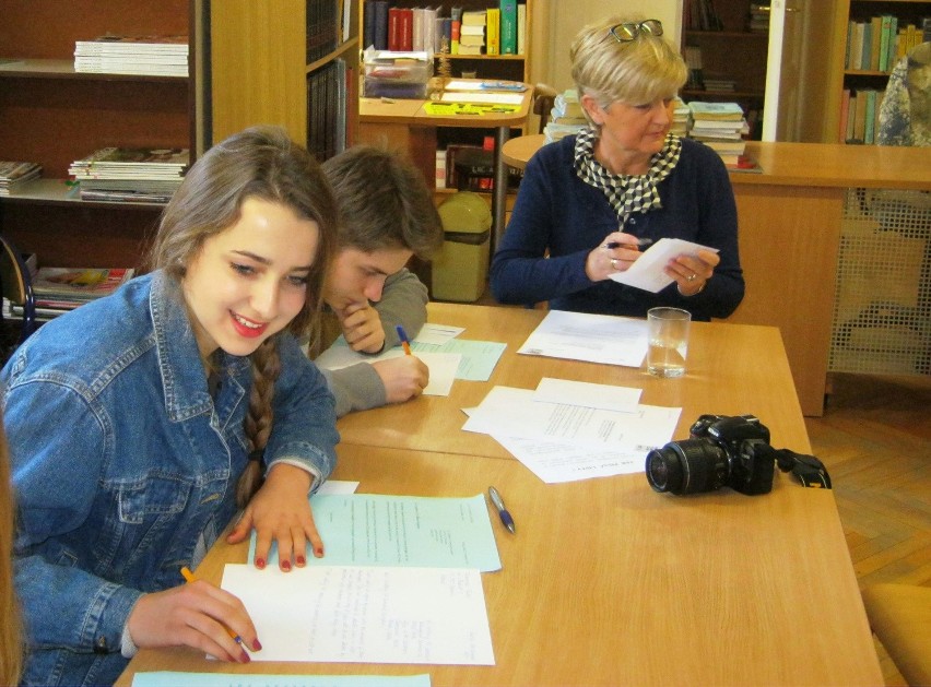 Uczniowie Kromera napisali 358 listów w obronie praw człowieka