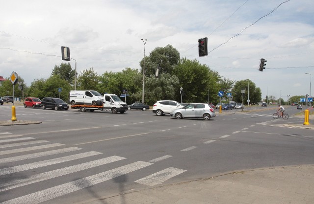 Skrzyżowanie ulic Wernera i Szarych Szeregów należy do najniebezpieczniejszych w Radomiu. Po zmianach ma być tam zainstalowana kierunkowa sygnalizacja świetlna.