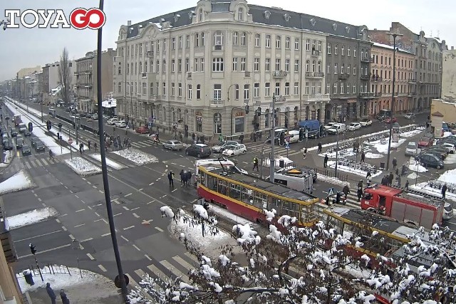 Wypadek miał miejsce w środę, 6 lutego, na skrzyżowaniu al. T. Kościuszki i ul. A. Struga. Po godz. 10 piesza została potrącona tam przez tramwaj jadącym w kierunku ul. Zielonej.CZYTAJ DALEJ NA KOLEJNYM SLAJDZIE
