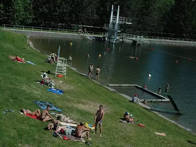 Akwen w Pietrowicach co roku przyciąga amatorów kąpieli.