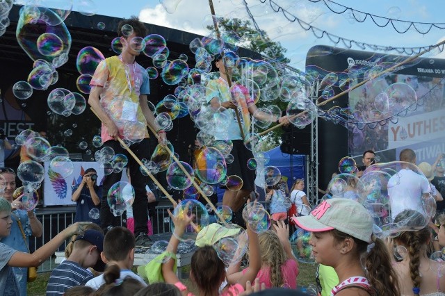 Kolejny Festiwal Kolorów, gdzie główną atrakcją jest oczywiście barwny puder Holi, który jest wspaniała zabawą w plenerze