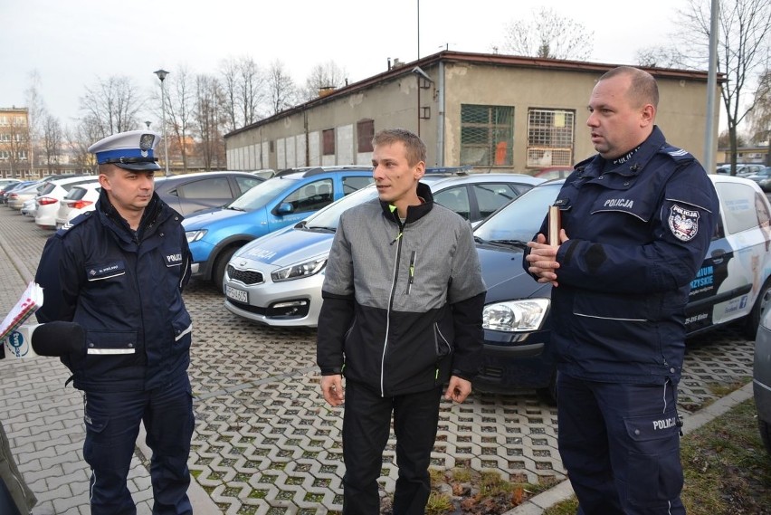 Policjanci eskortowali w Kielcach rodzącą kobietę w zagrożonej ciąży!