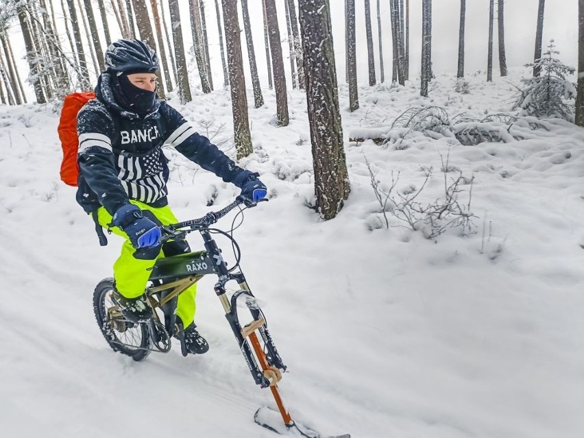 Tak prezentuje się rower elektryczny xBike z wersją z płozą...