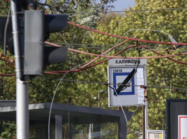 Awaria sygnalizacji zmusiła MPK Wrocław do wprowadzenia autobusów za tramwaj.
