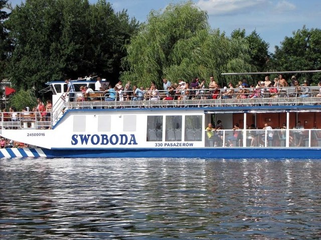 Statek Swoboda należący do Żeglugi Augustowskiej może zabrać na pokład ponad 300 osób