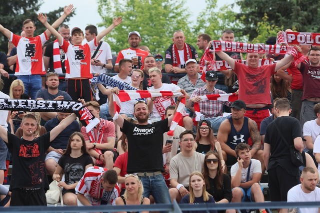 Abramczyk Polonia Bydgoszcz pokonała Falubaz Zielona Góra 49:41, zdobyła bonus za lepszy wynik dwumeczu i wskoczyła na fotel lidera I ligi. W niedzielę bydgoscy żużlowcy mogli liczyć na głośne wsparcie z trybun. Zobaczcie, jak na meczu bawili się bydgoscy kibice! Przesuń gestem lub strzałką w prawo >>>