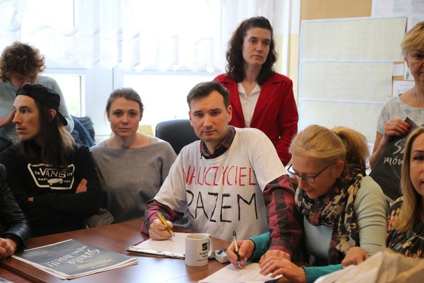 Od rana w całej Polsce trwa strajk nauczycieli