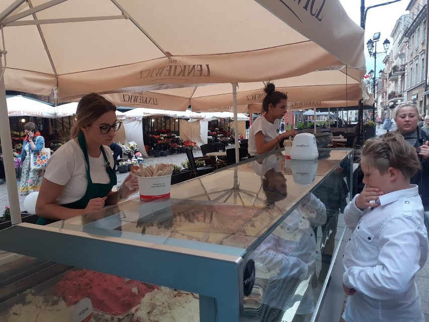 Lody u Lenkiewicza: gałka za 6,9 zł. Niektórych cena mrozi,...