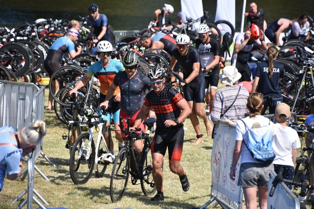 Ludzie z żelaza zawładnęli w niedzielę lewobrzeżną częścią Gorzowa. Rywalizowali w pierwszych w tym roku zawodach z cyklu Samsung River Triathlon Series.