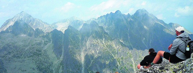 Polscy turyści znacznie częściej odwiedzają słowackie Tatry, niż Słowacy nasze, polskie Tatry. Jednak oblężenia na słowackich szlakach turystycznych w tych górach nie ma