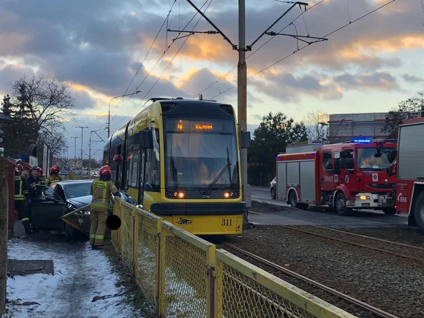 Zderzenie tramwaju z samochodem osobowym w Toruniu