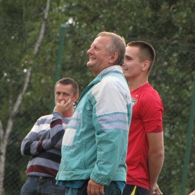 Trener Józef Pietkiewicz (na pierwszym planie) miał w niedzielę powody do zadowolenia. W przeciwieństwie do jego vis a vis Pawła Sendrowskiego (w tle).