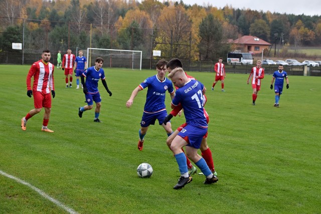 GKS Zio-Max Nowiny pokonał Wierną Małogoszcz po golu Radosława Szmalca. Zobacz więcej zdjęć.