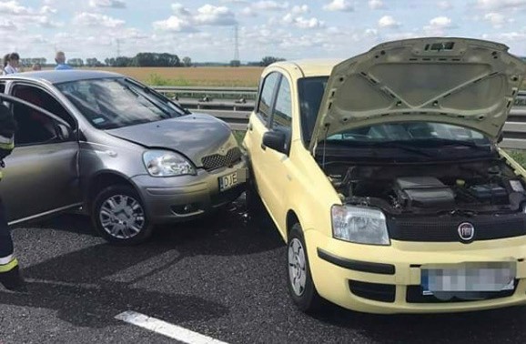 Wypadek na A4 pod Wrocławiem. Dwie osoby ranne