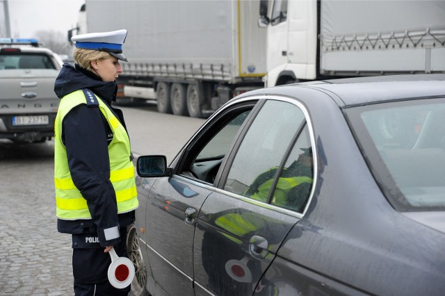 2014-12-18 bialystok policja kontrola alkomat  fot. andrzej zgiet / polskapresse