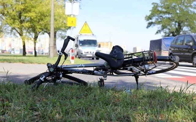 Ligota: Kierujący potrącił autem rowerzystkę i uciekł